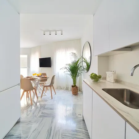 Apartment Modern Centre W/ Terrace & Fast Wifi