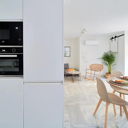 Modern Centre W/ Terrace & Fast Wifi Apartment *